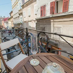 Guest house Leona Deluxe, Pula